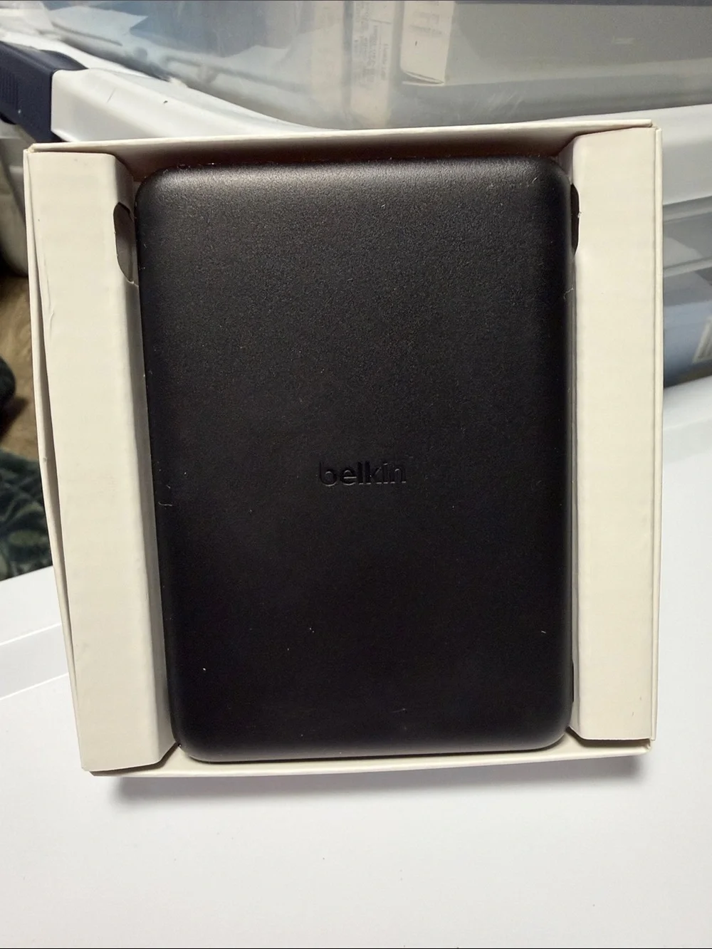 belkin BoostCharge Slim Magnetic Power Bank 5K - Black and Green Packaging